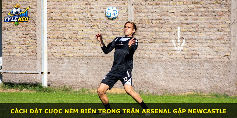 Cách đặt cược ném biên trong trận Arsenal gặp Newcastle