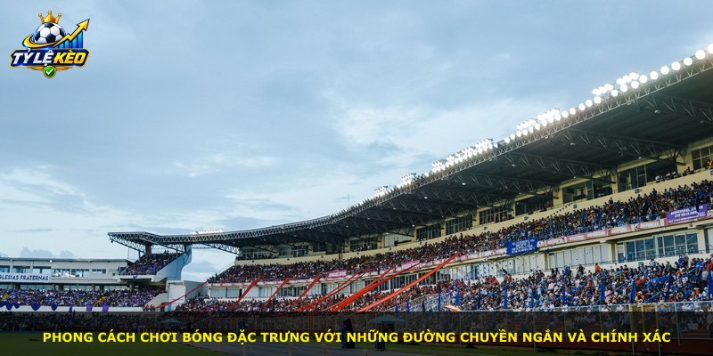 Phong cách chơi bóng đặc trưng với những đường chuyền ngắn và chính xác